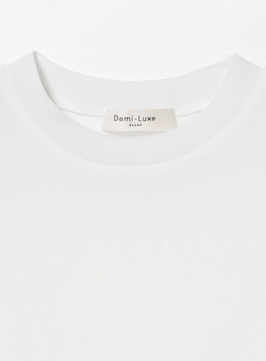 เสื้อเบลาส์แขนกุดผ้าทริอาซีเทต คอถัก ดีไซน์จีบข้าง