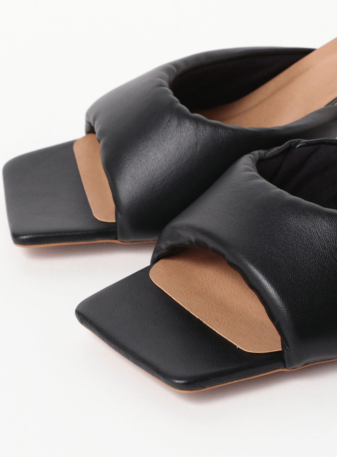 Square Puff Sandals .M