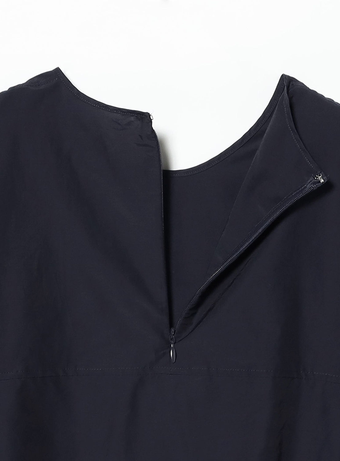 เสื้อพูลโอเวอร์คอตตอนไนลอน แต่งขอบไหล่