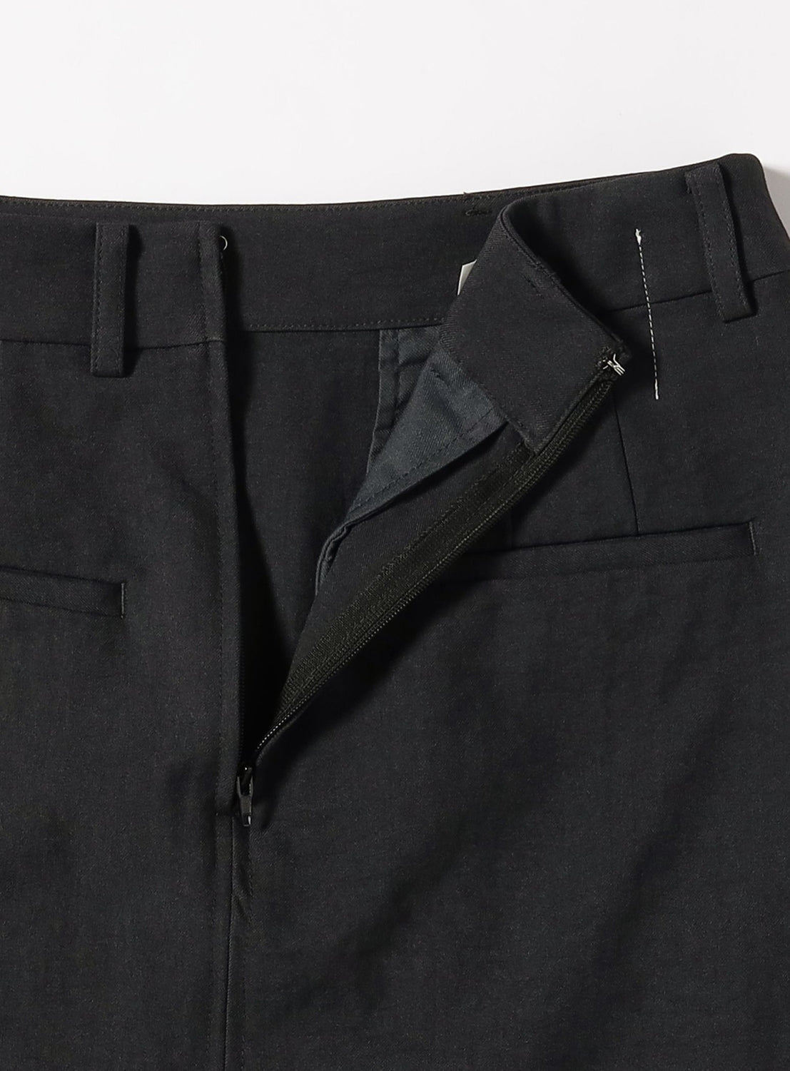 AK+1 / Front Panel Skirt