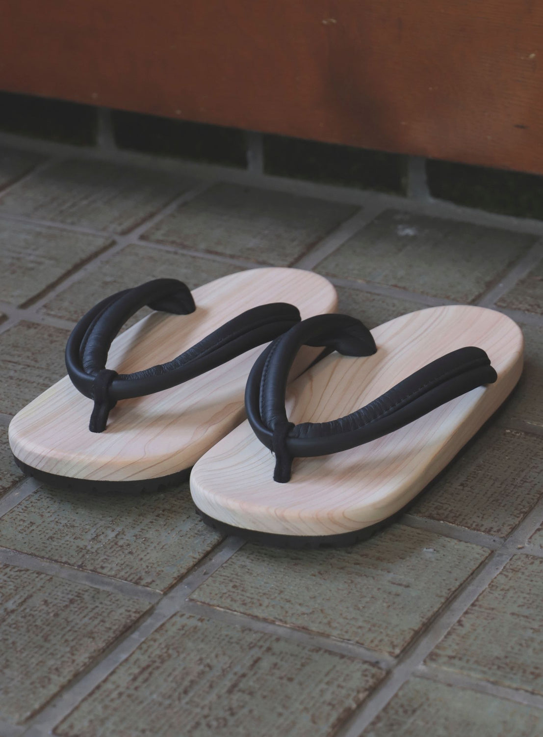 【Exclusive】Uratsuka Kobo / Leather Geta Sandals