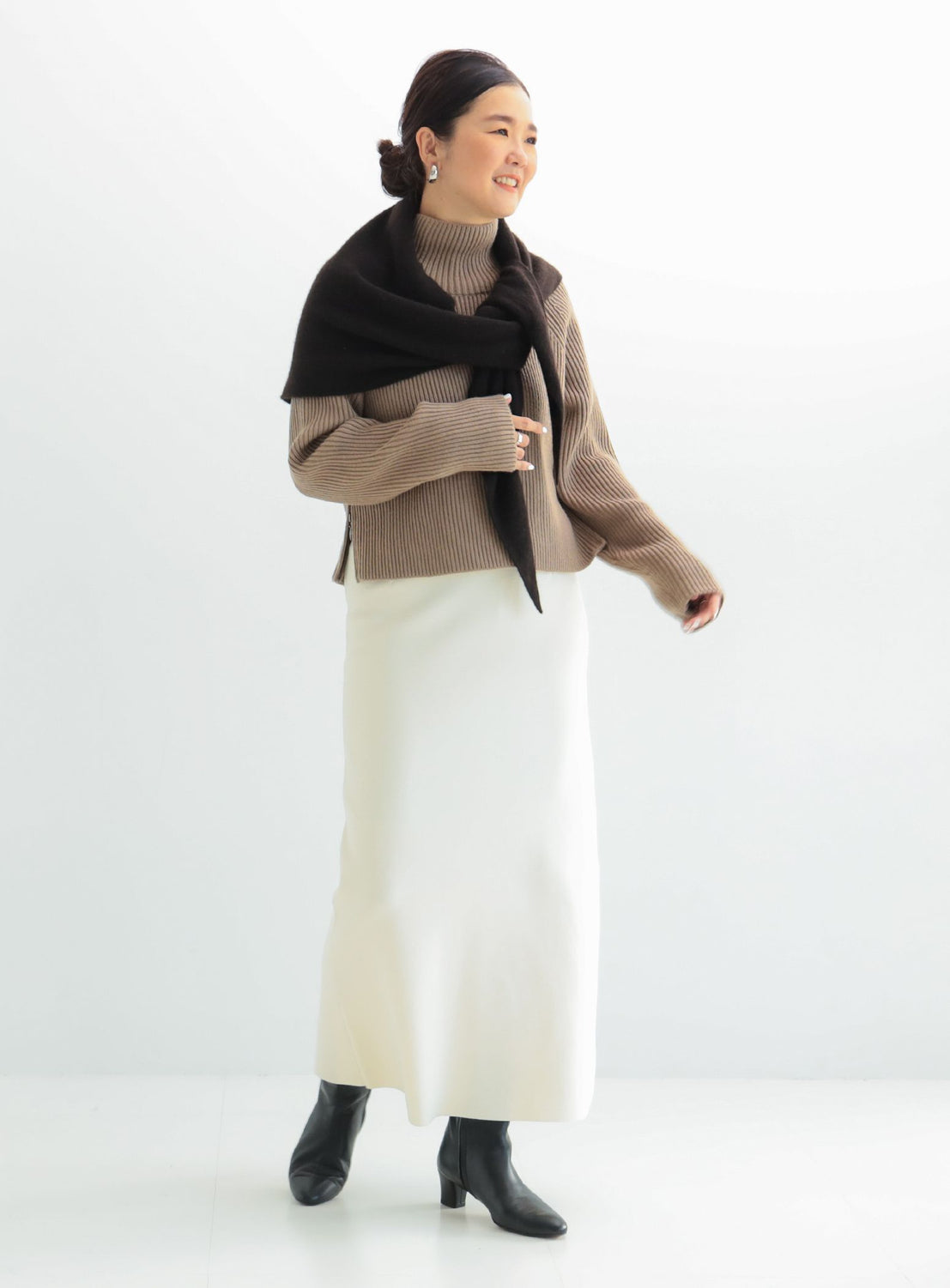 Simple Tight Knit Skirt .M