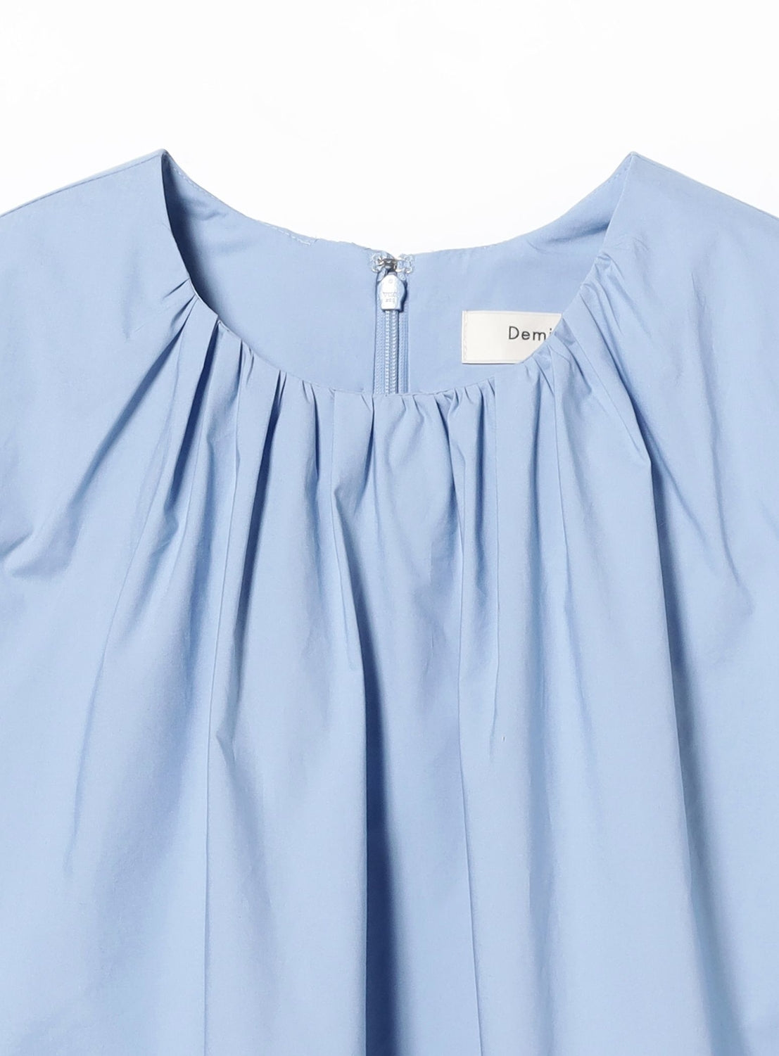 เสื้อเบลาส์แขนกุดจับจีบ ชายกว้าง