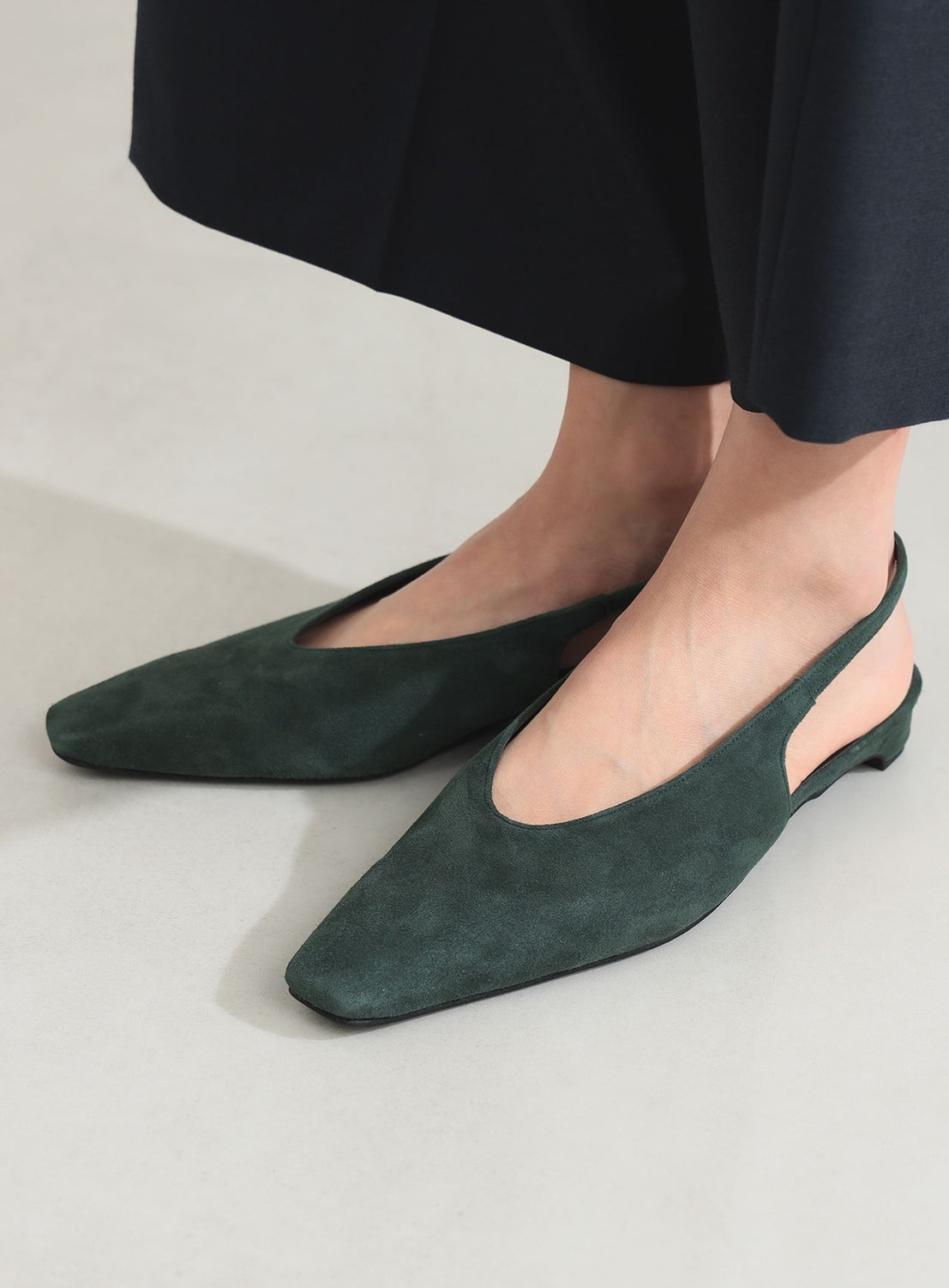 รองเท้า Mules หนังแพะกลับทรงหัวแหลม