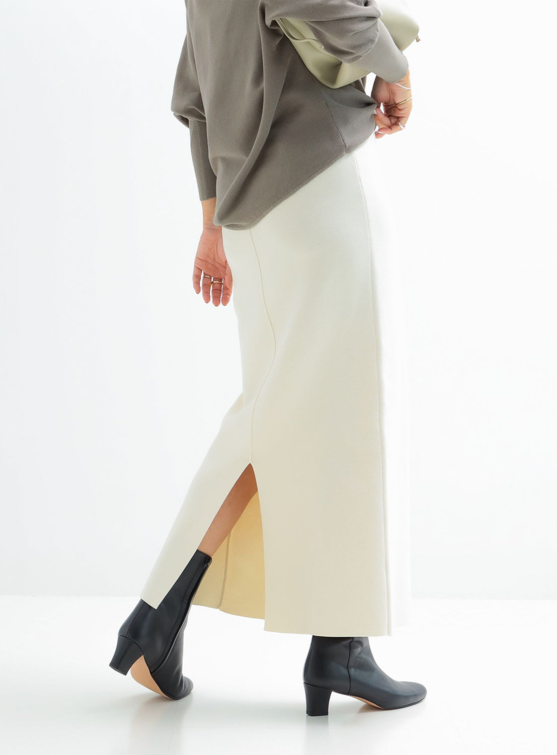 Simple Tight Knit Skirt .M