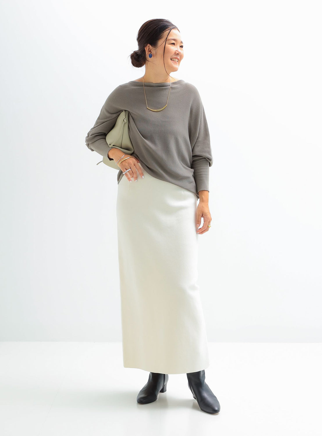 Simple Tight Knit Skirt .M