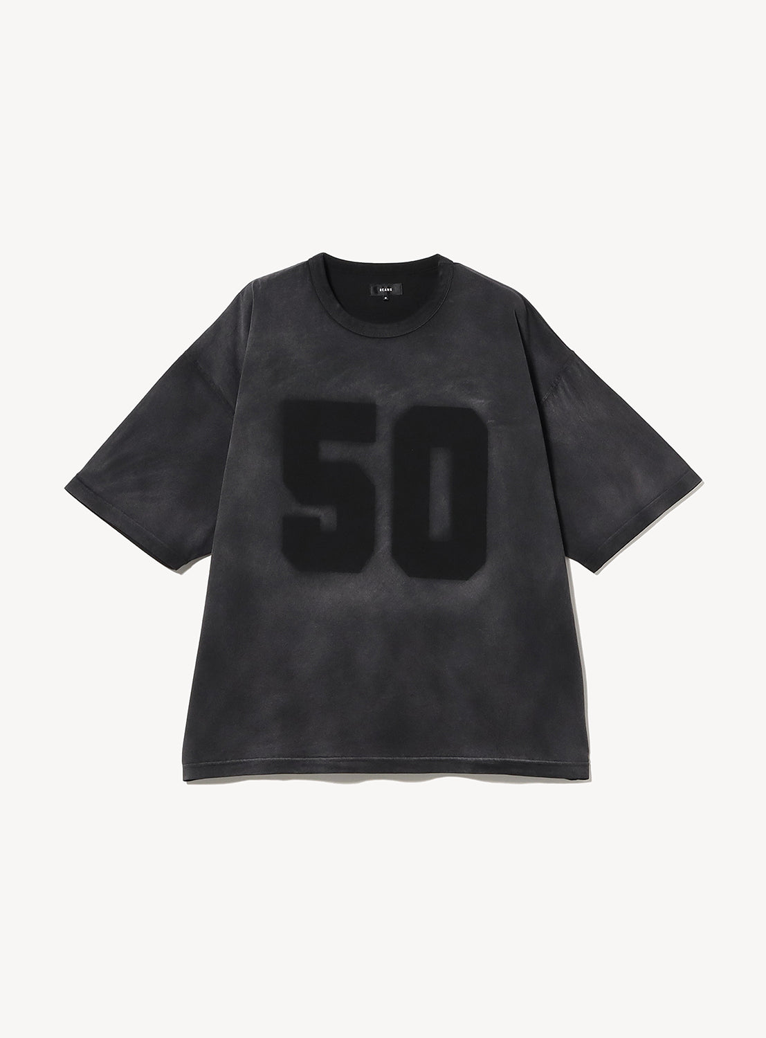 เสื้อยืดคอกลมลายตัวเลขฟอกสีซีด ทรงหลวมครอป
