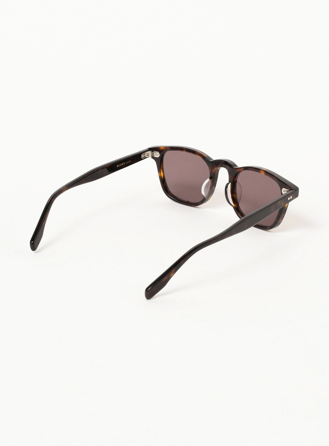 〈UNISEX〉 แว่นกันแดดทรงเวลลิงตัน รุ่นพิเศษจาก ซาซากิ เซลลูลอยด์