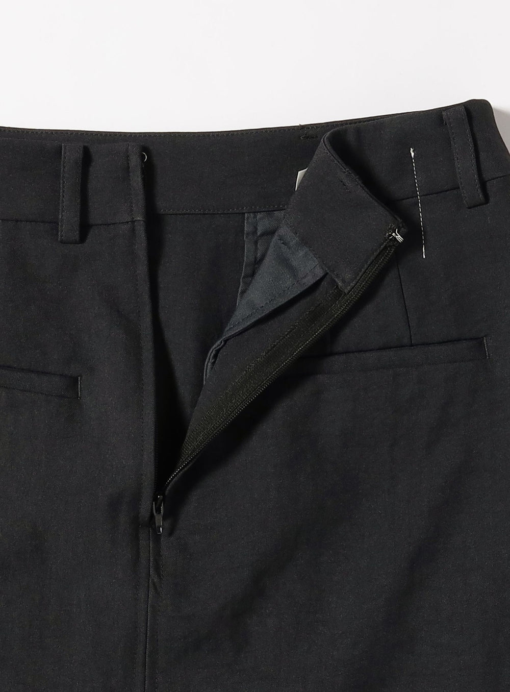 AK+1 / Front Panel Skirt
