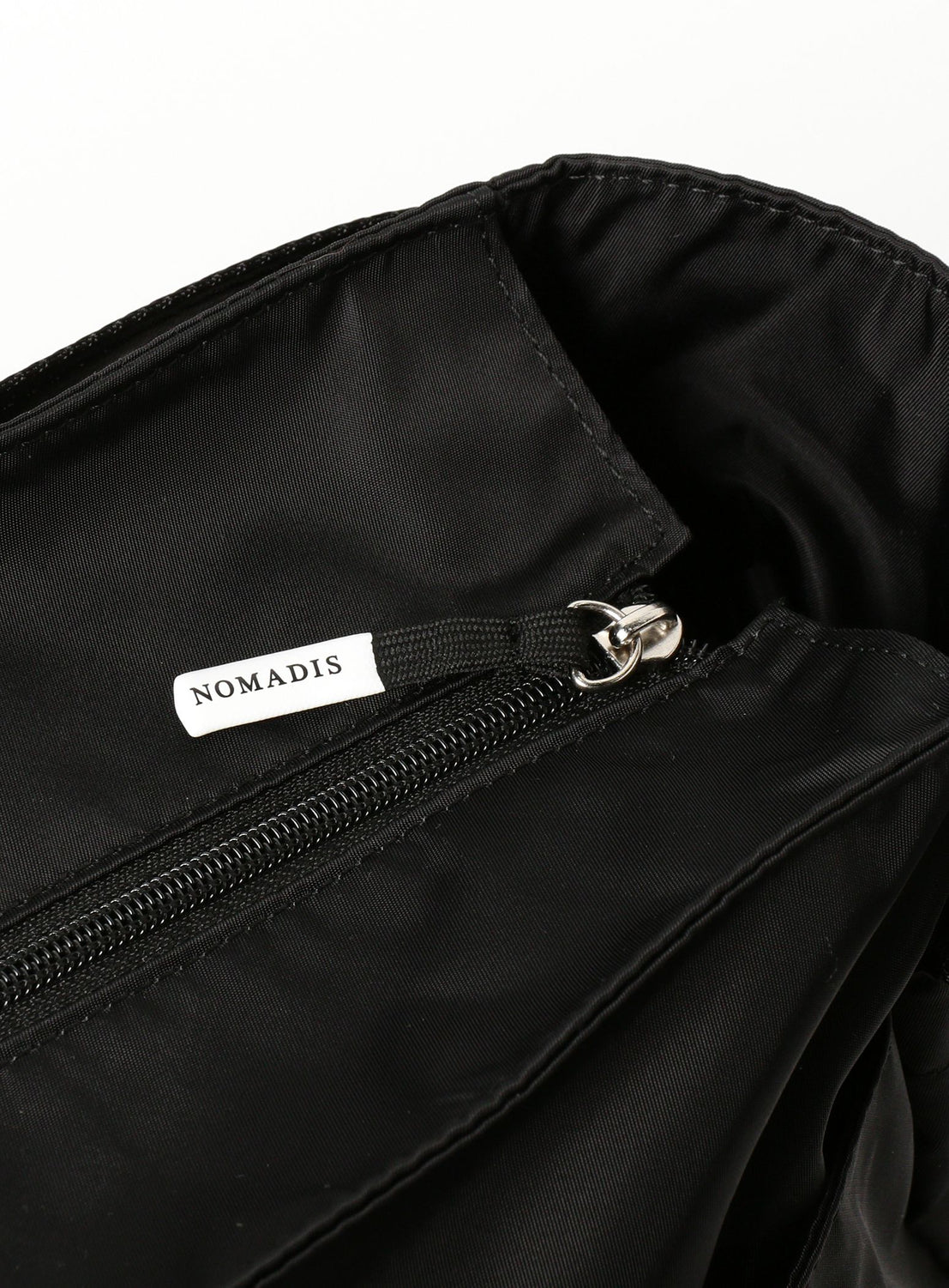 NOMADIS / BASQUE M กระเป๋าสะพายไหล่