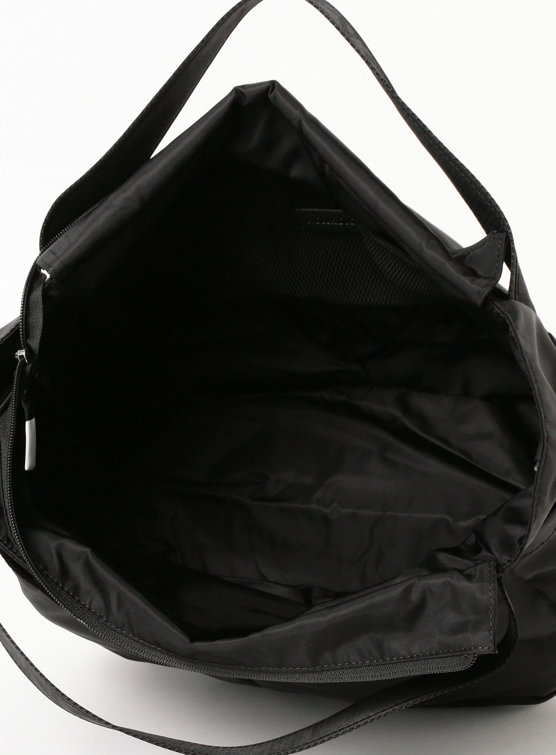 NOMADIS / BASQUE M กระเป๋าสะพายไหล่