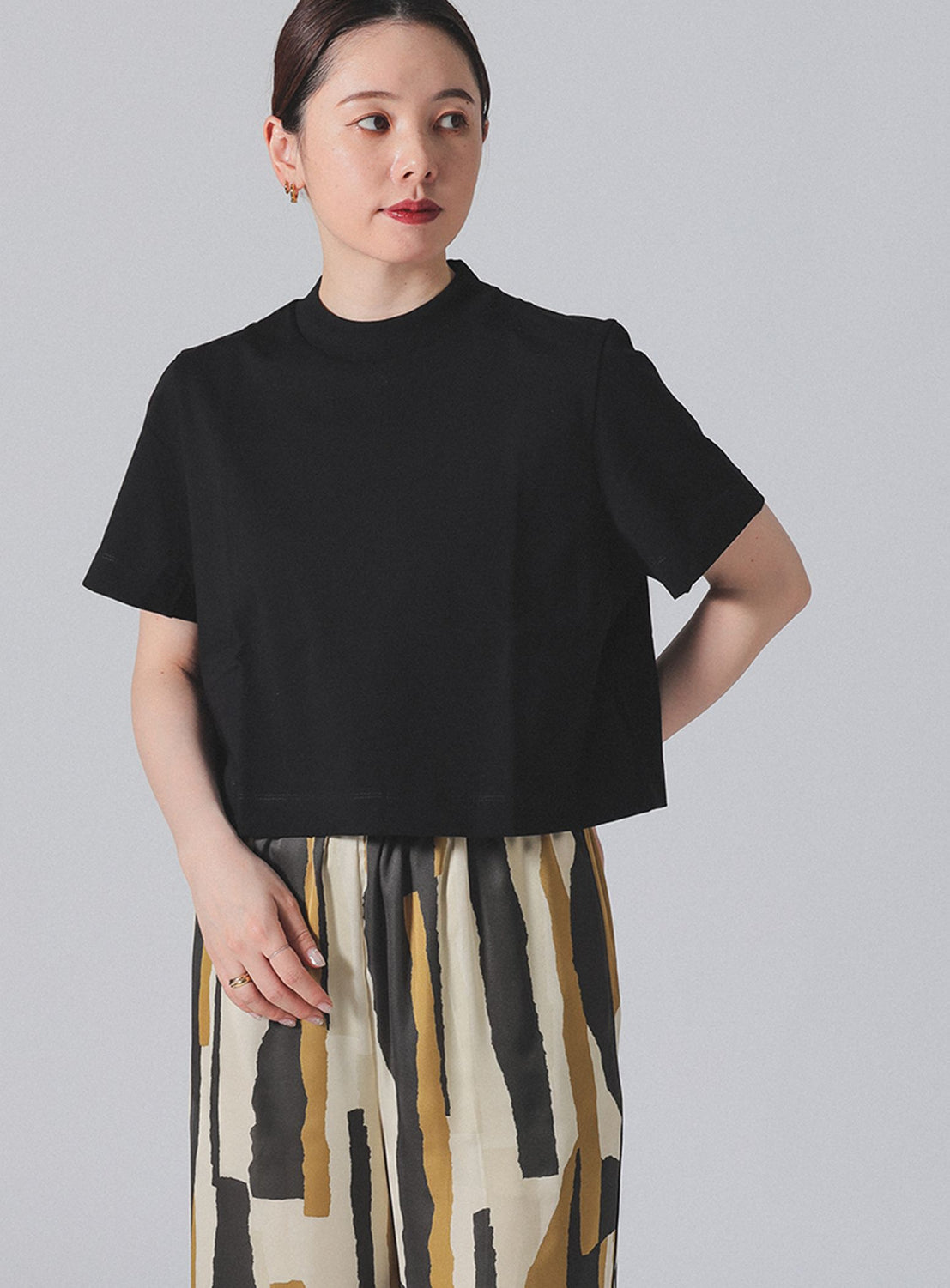 Mock Neck Cropped T-Shirt