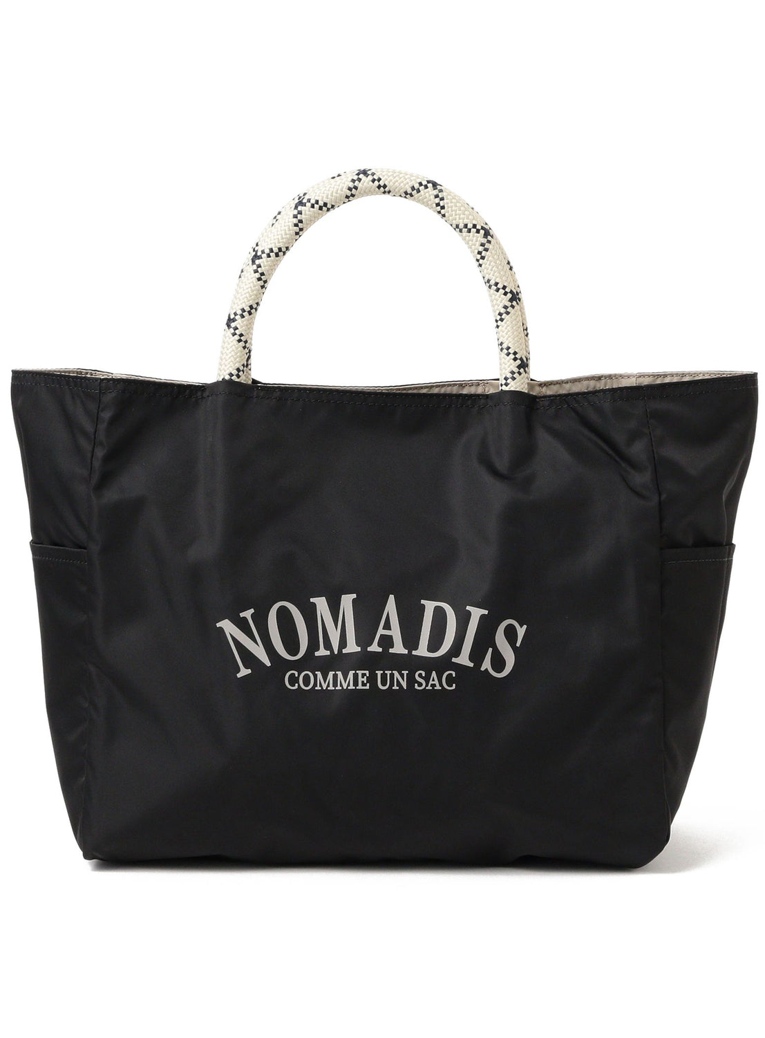 NOMADIS / SAC2 W กระเป๋าโท้ทผ้าไนลอนพิมพ์โลโก้สไตล์คอลเลจ