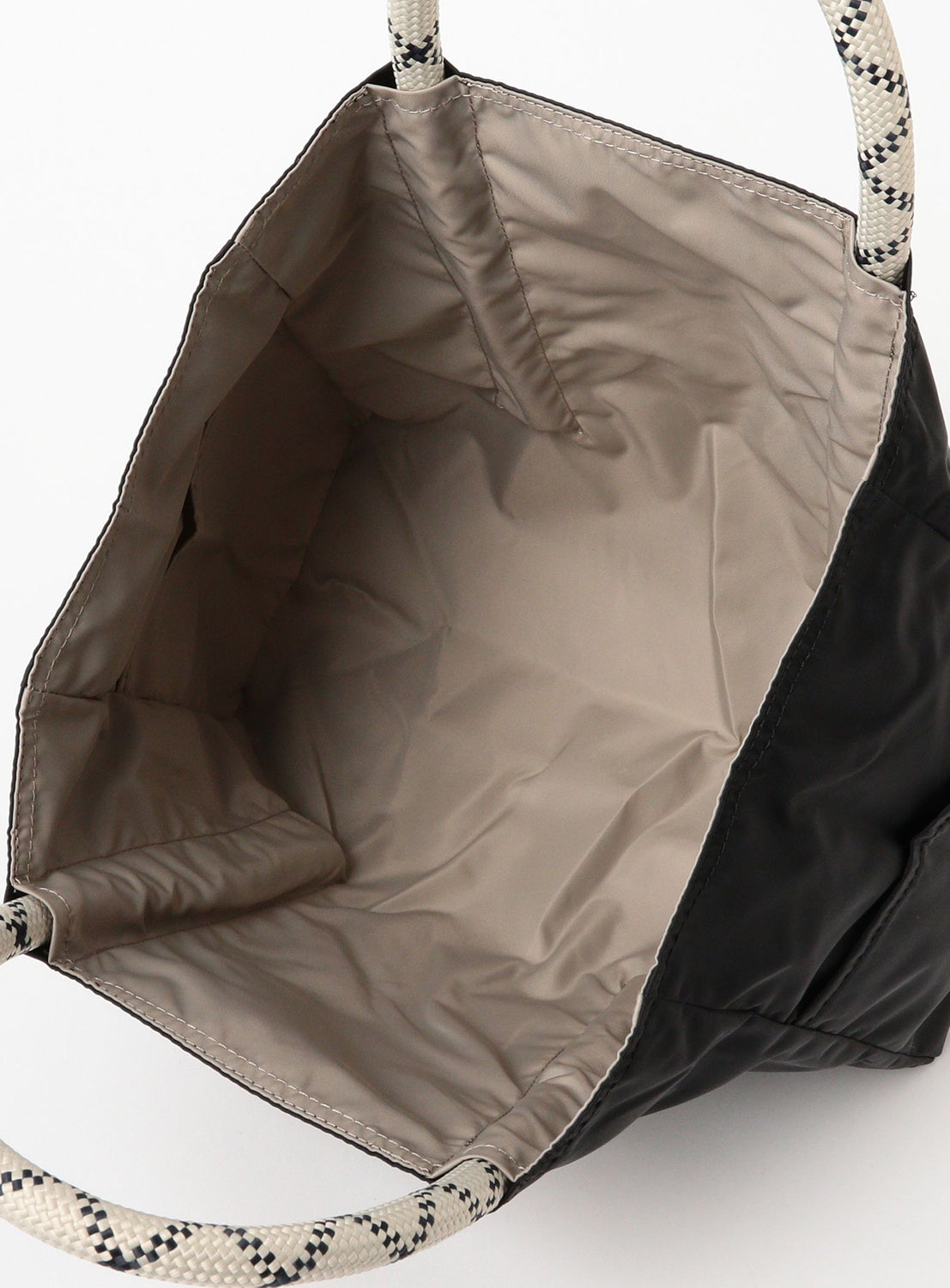 NOMADIS / SAC2 W กระเป๋าโท้ทผ้าไนลอนพิมพ์โลโก้สไตล์คอลเลจ