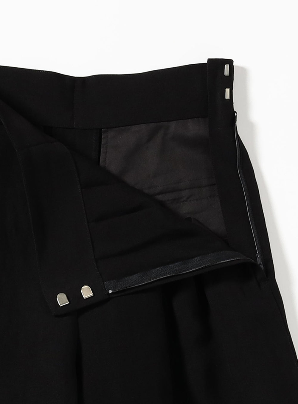 AK+1 / Linen Double-Pleated Pants