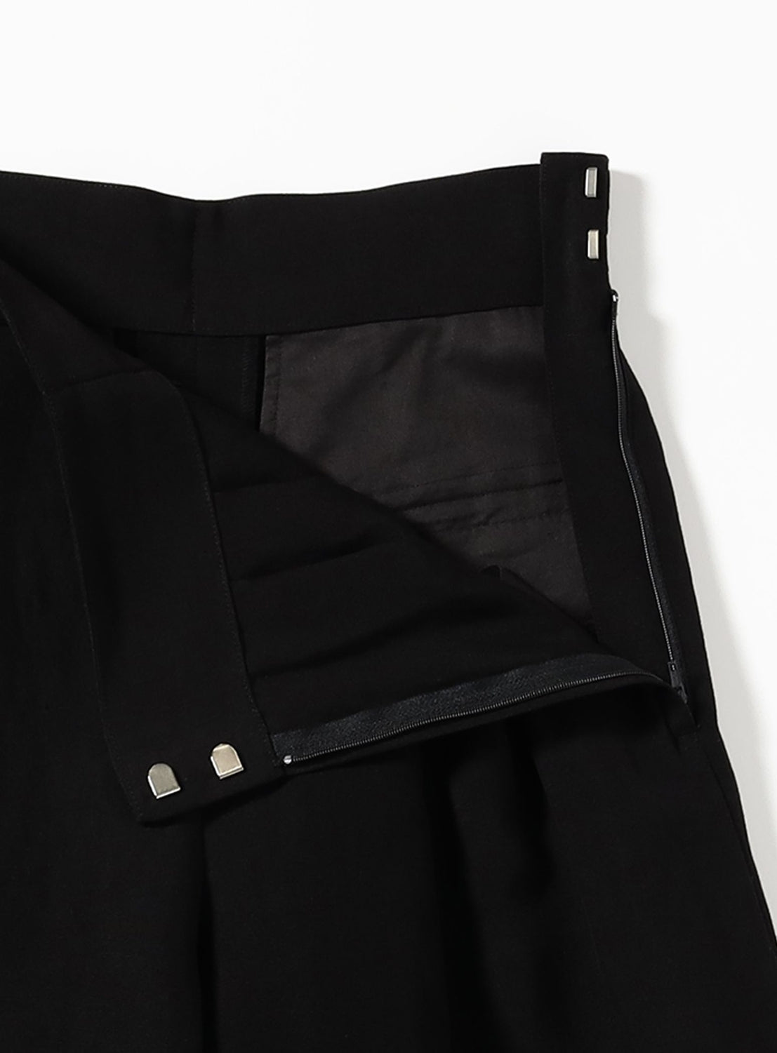 AK+1 / Linen Double-Pleated Pants