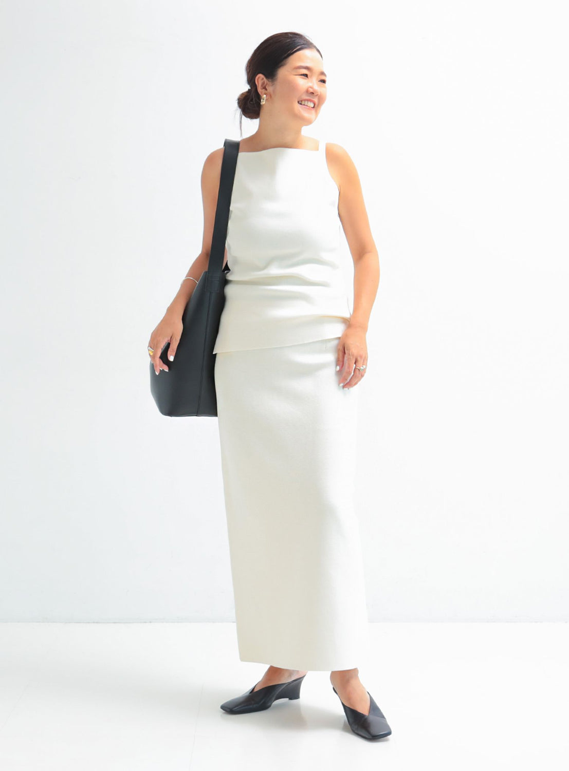 Simple Tight Knit Skirt .M