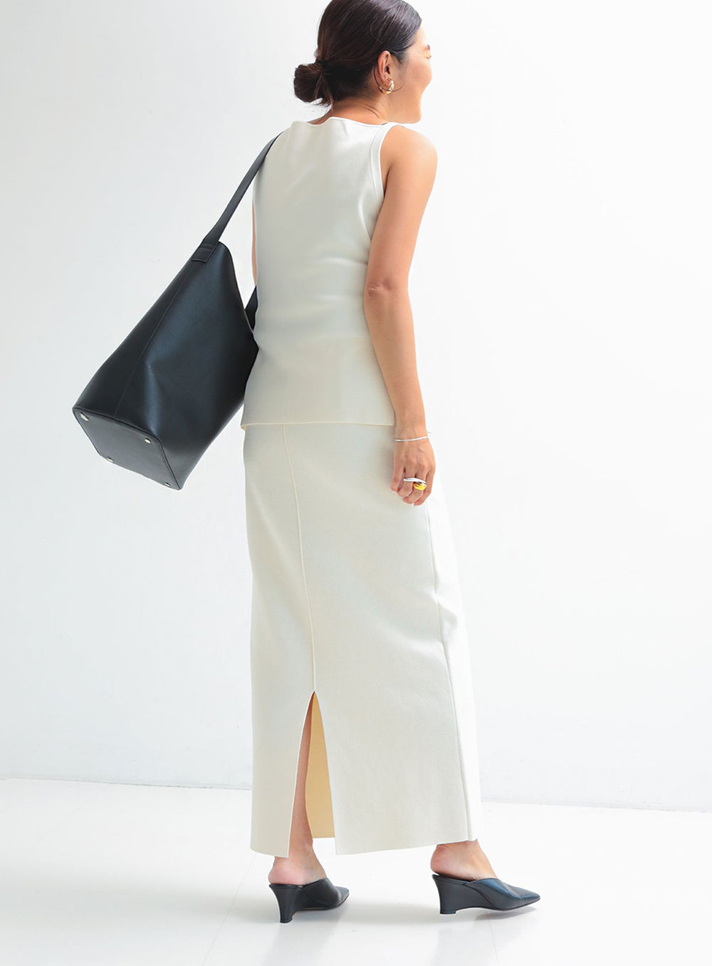 Simple Tight Knit Skirt .M