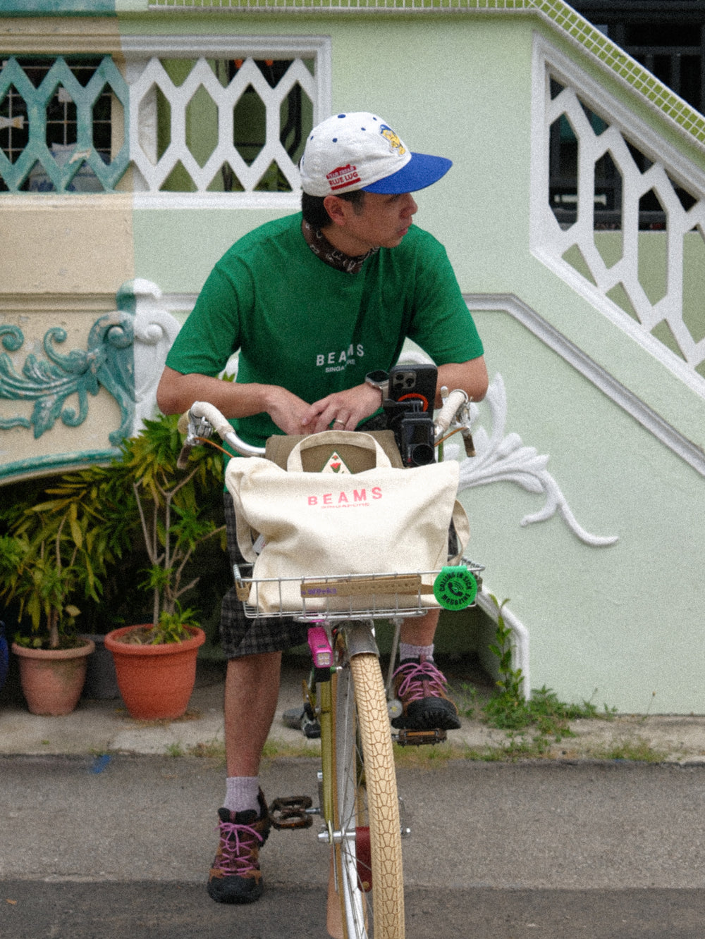 BEAMS × SINGAPORE เสื้อยืด