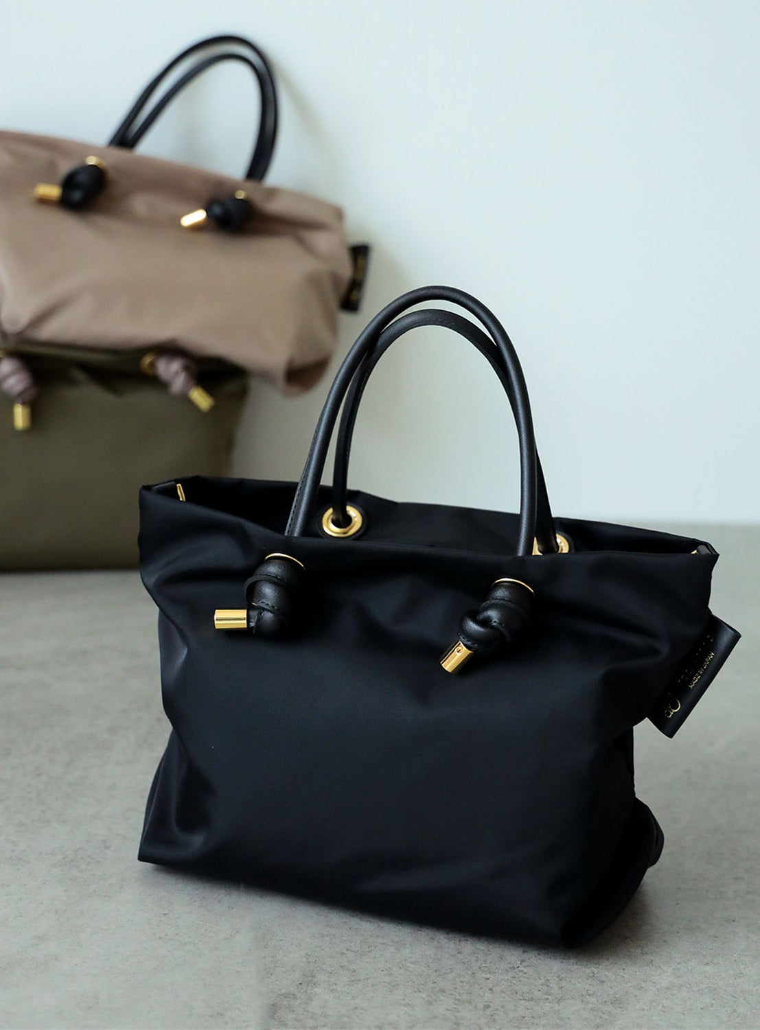 VIOLAd’ORO / BIANCA กระเป๋าโท้ทไนลอน ไซส์ S