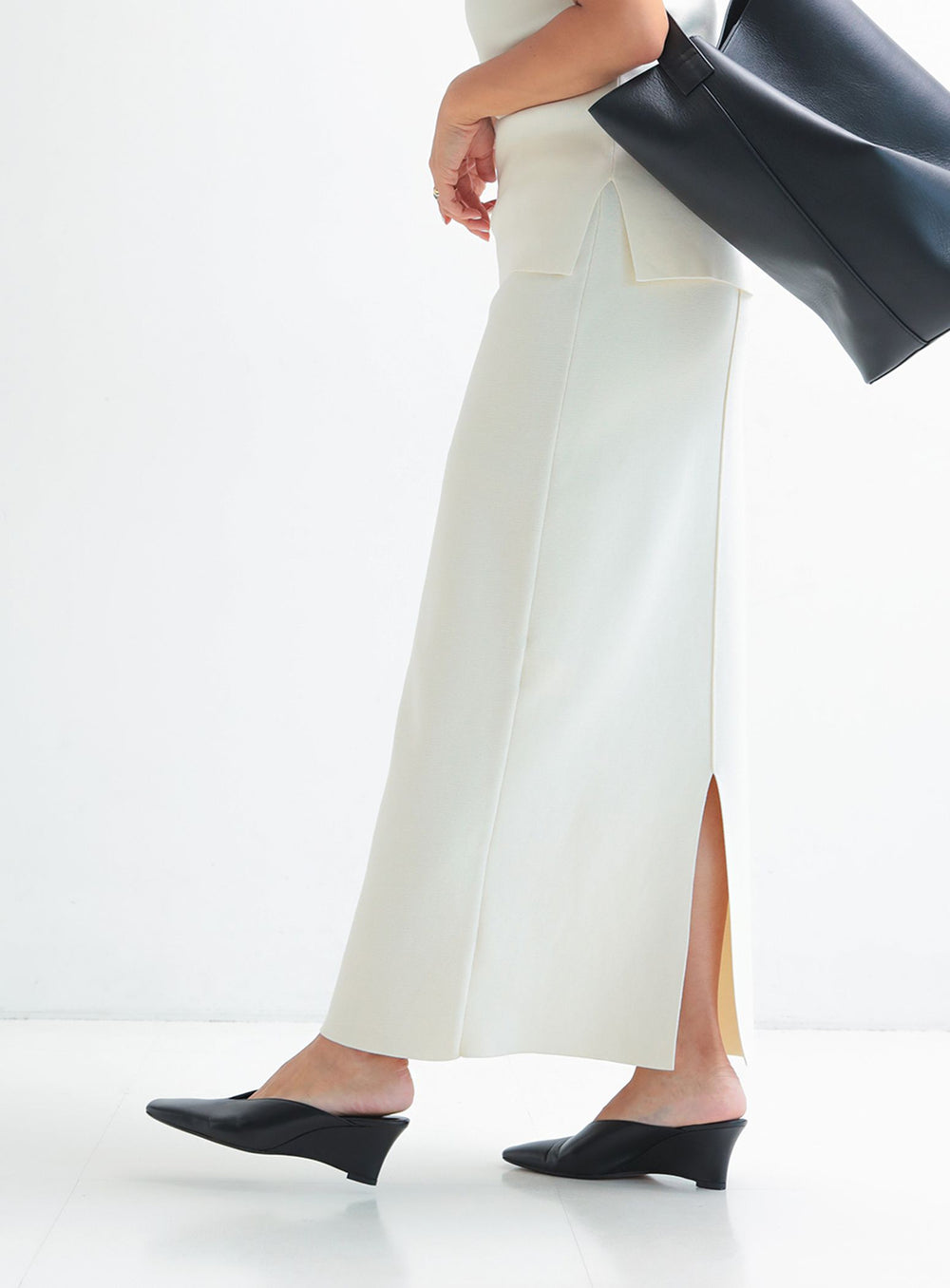 Simple Tight Knit Skirt .M