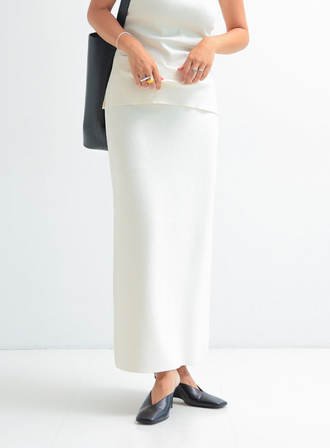 Simple Tight Knit Skirt .M