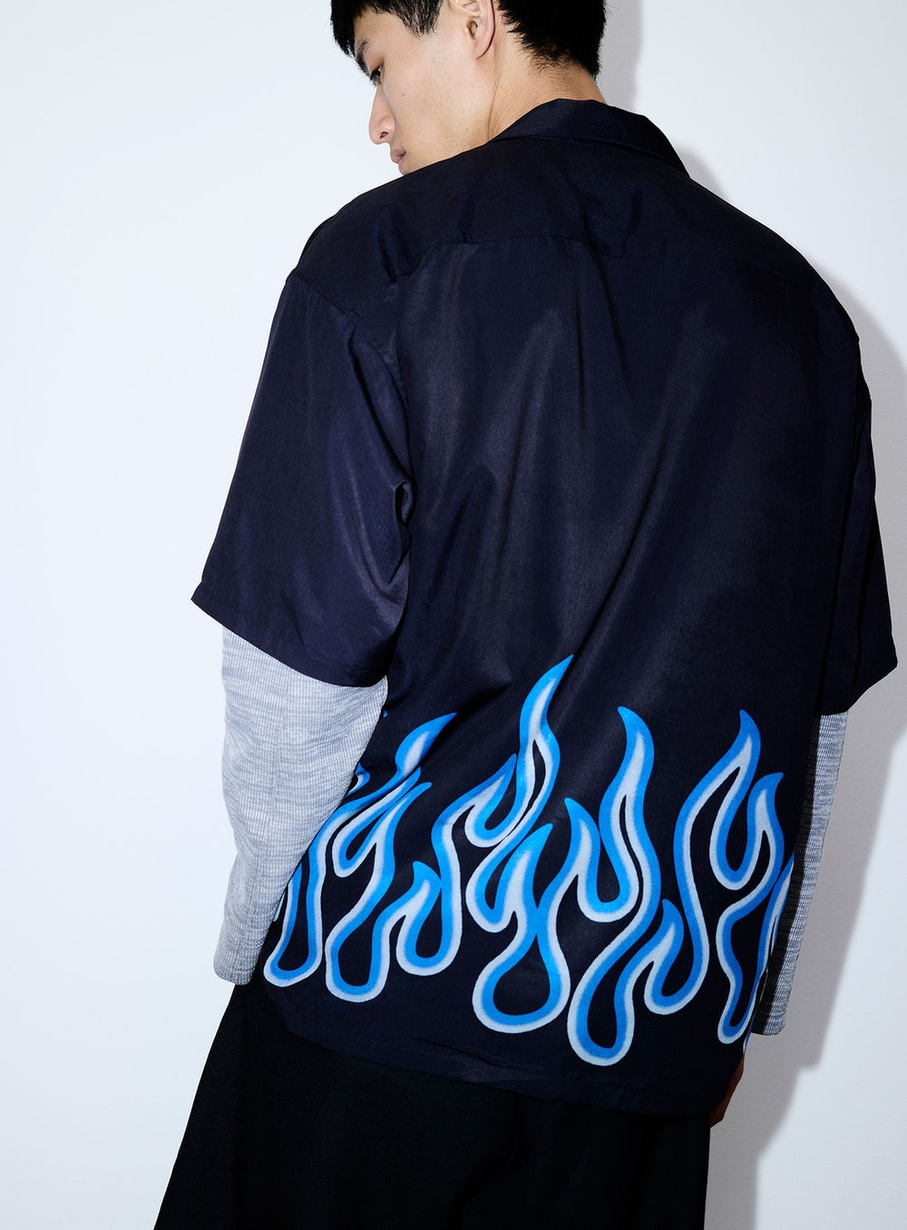 เสื้อเชิ้ตคอปกเปิดลายพิมพ์เปลวไฟทรงหลวม