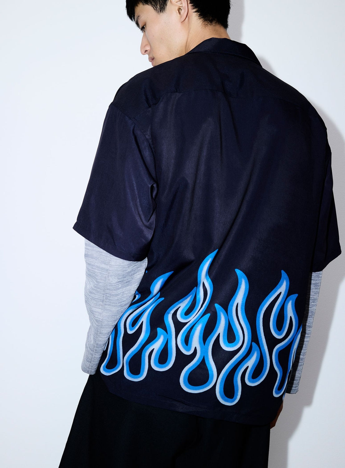 เสื้อเชิ้ตคอปกเปิดลายพิมพ์เปลวไฟทรงหลวม