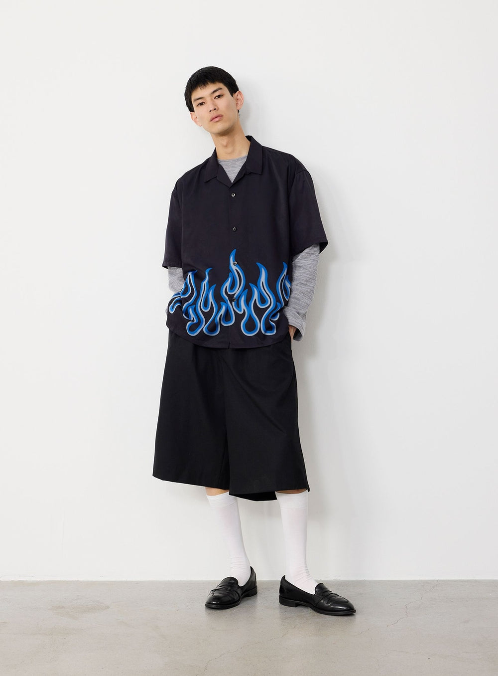 เสื้อเชิ้ตคอปกเปิดลายพิมพ์เปลวไฟทรงหลวม
