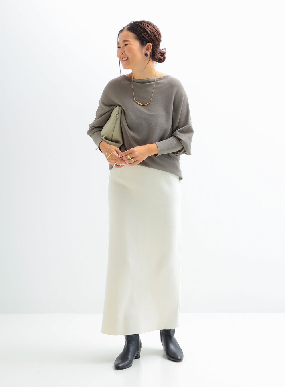 Simple Tight Knit Skirt .M