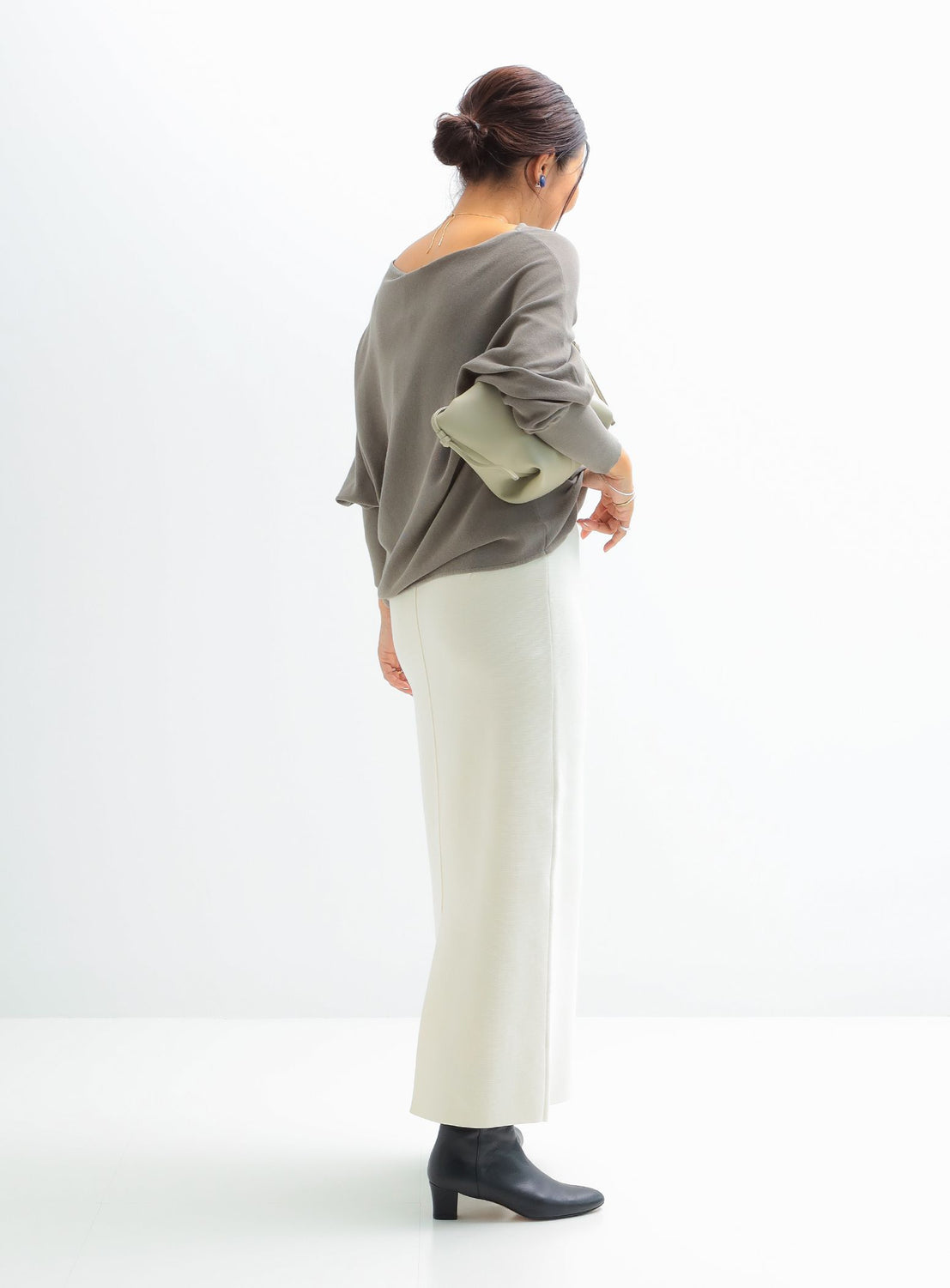 Simple Tight Knit Skirt .M