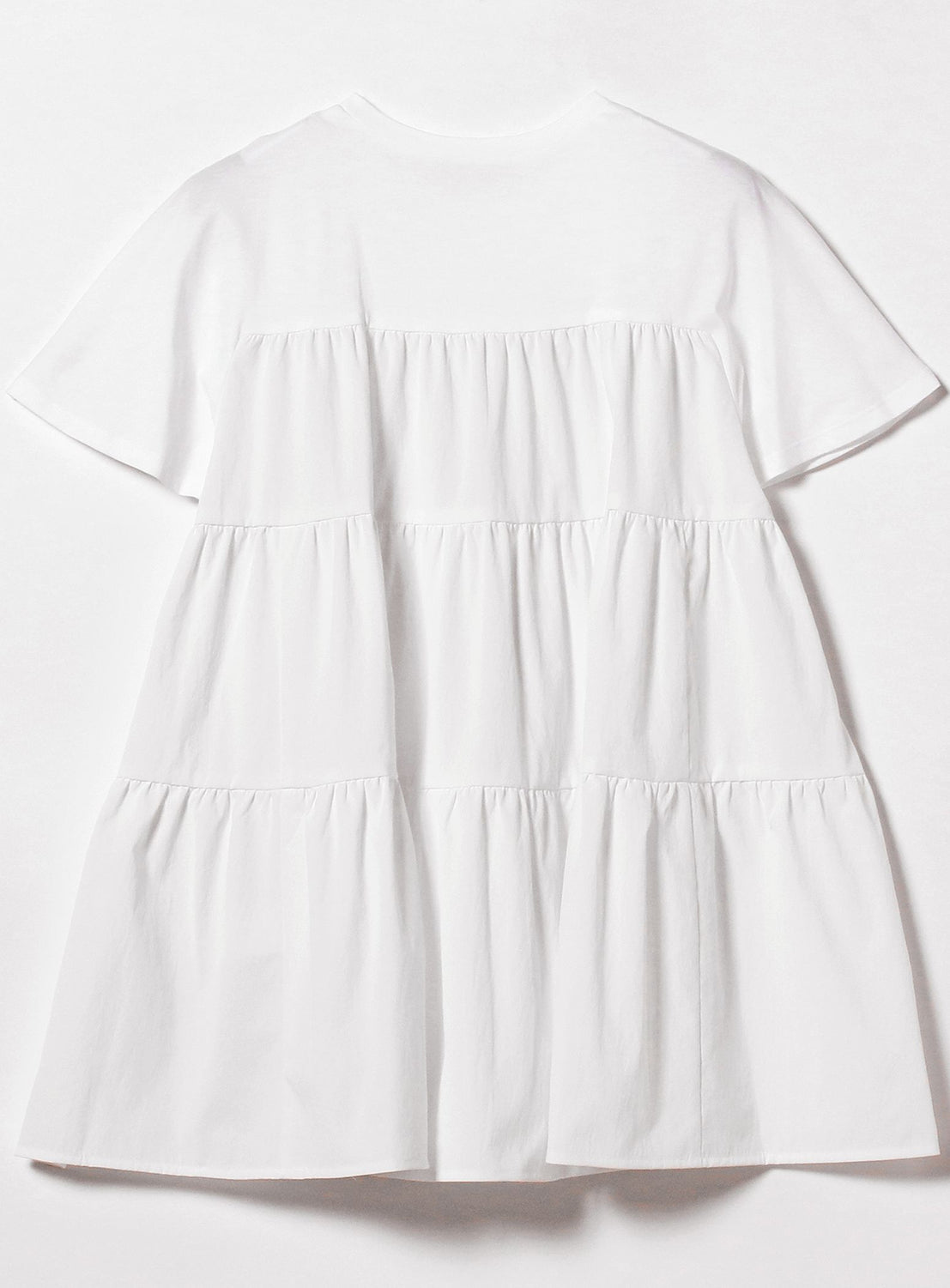 เสื้อพูลโอเวอร์ระบายเป็นชั้นดีไซน์ผสมผสาน