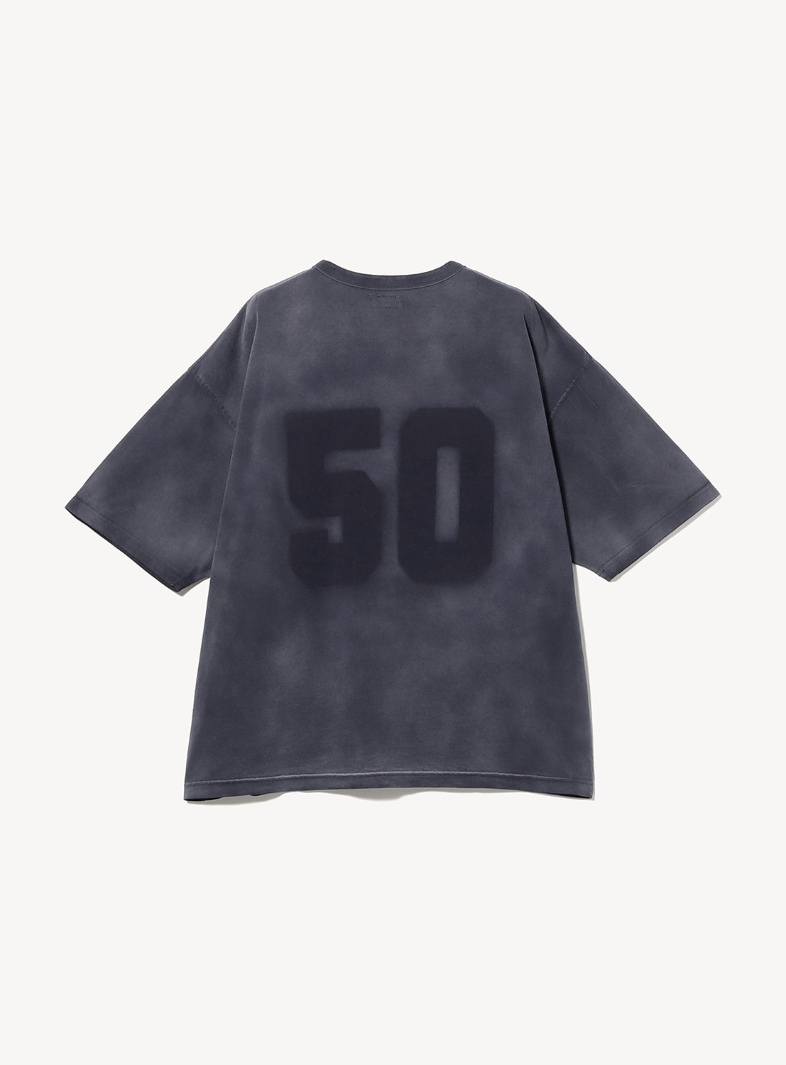 เสื้อยืดคอกลมลายตัวเลขฟอกสี ทรงโอเวอร์ไซส์สั้น